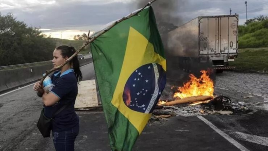 Braziliyada Bolsonaro üsyanı: Etirazçılar yolları BAĞLADILAR