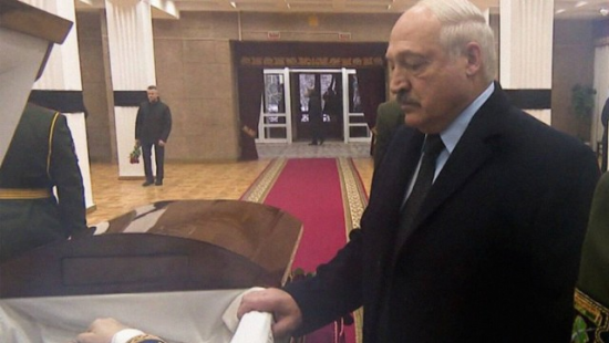 Lukaşenko vəfat edən nazirlə vidalaşdı