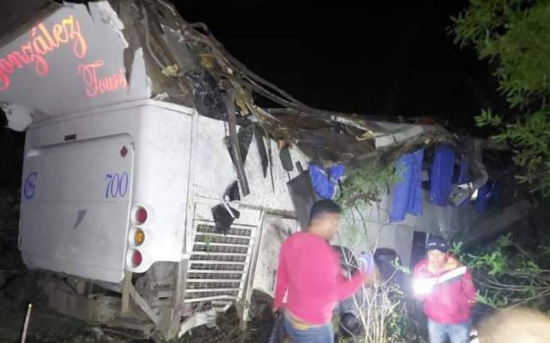 Meksikda avtobus uçuruma düşüb, 3 nəfər ölüb, 36 nəfər yaralanıb