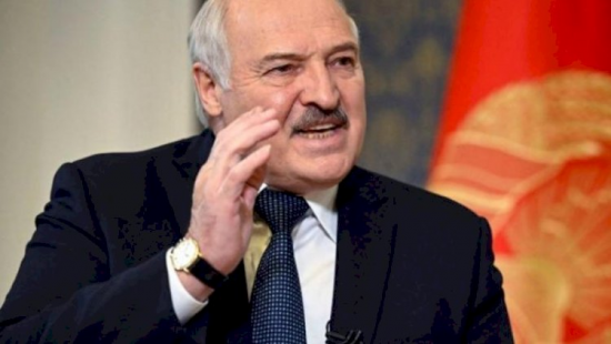Lukaşenkonun maşını xarab oldu, yolda qaldı