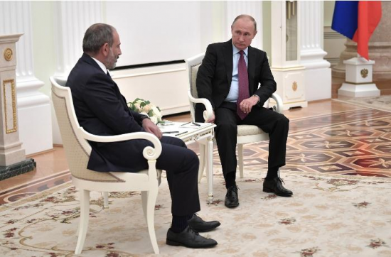 Putin Paşinyanla üçtərəfli razılaşmaları müzakirə etdi