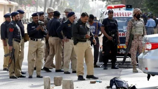 Pakistanda polis məntəqəsinə hücum: 7 nəfər girov götürüldü