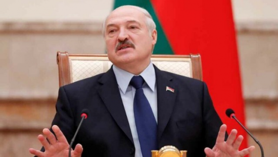 Lukaşenko rus hərbçiləri olan bazaya getdi