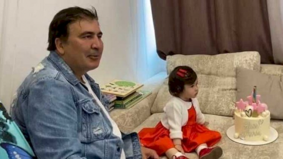 Saakaşvili Kiyevdəki evini nikahdankənar qızına bağışladı