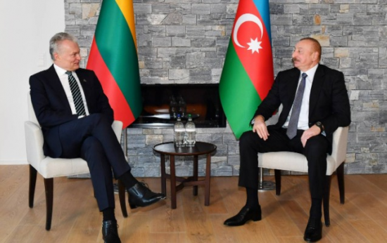 İlham Əliyev həmkarını təbrik etdi