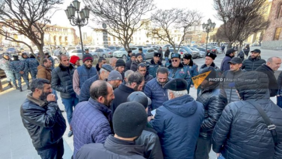Etirazçılar Paşinyana 1 həftə möhlət verdilər