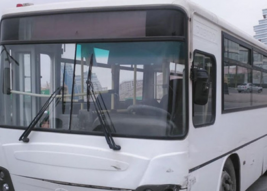 Bakıda sərnişin avtobusun altında qaldı