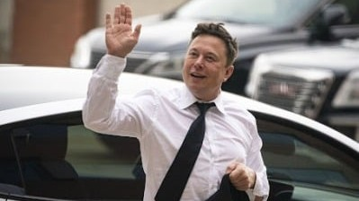 Tesla səhmdarları İlon Maskı məhkəməyə verir