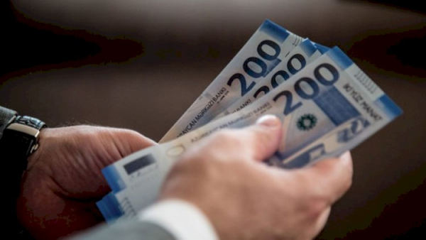 Bu şəxslərin maaşı 856 manat oldu