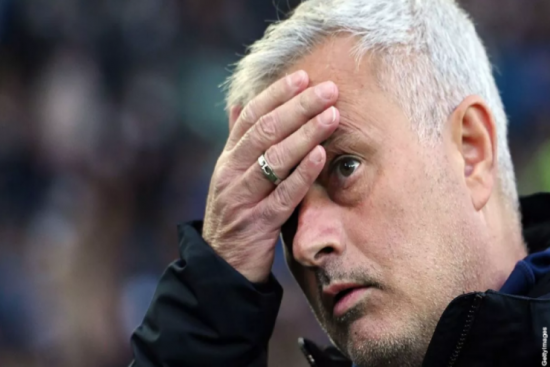 Mourinyonun REKORDU: Oyunçulardan daha çox qırmızı vərəqə alıb
