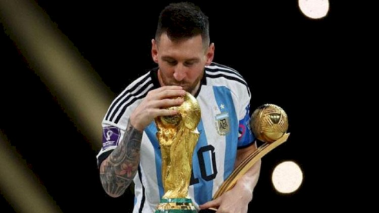 Messidən komanda yoldaşlarına çox bahalı hədiyyə