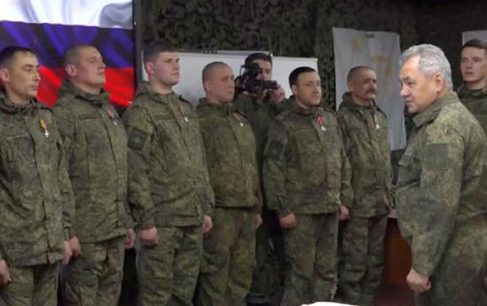 Şoyqu Ukraynada döyüşən rus əsgərlərini təltif etdi