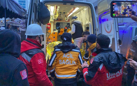 Türkiyədə zəlzələ bölgəsində 505 tibb işçisi həlak olub