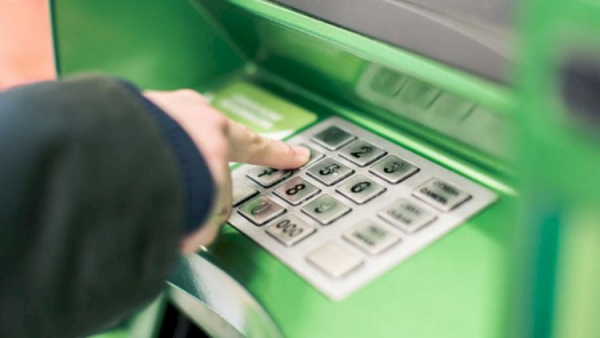 Bank hesablarından 20 min manat oğurlayan şəxs tutuldu
