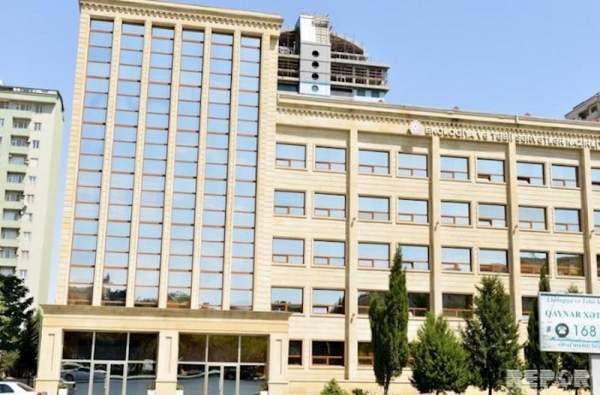 Məşhur professorun oğlunun tikinti şirkəti nazirliyə balıq yemi satır