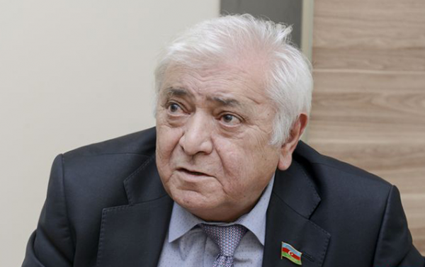 Prezident Aqil Abbası təltif etdi