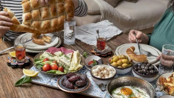 Bunları sahurda əsla yeməyin - Tez acıdan qidalar