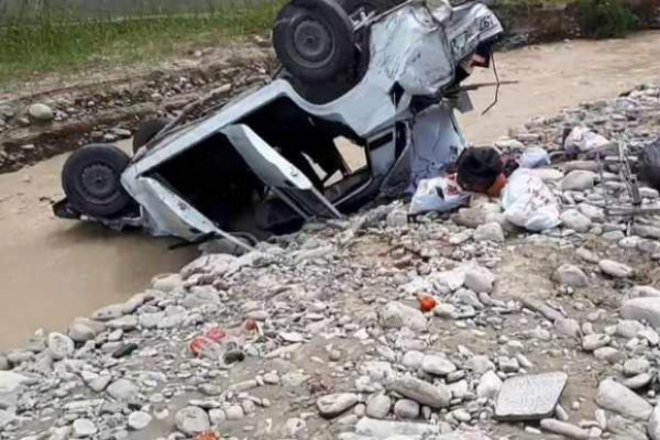 Şəmkirdə avtomobil körpüdən aşdı: Xəsarət alanlar var