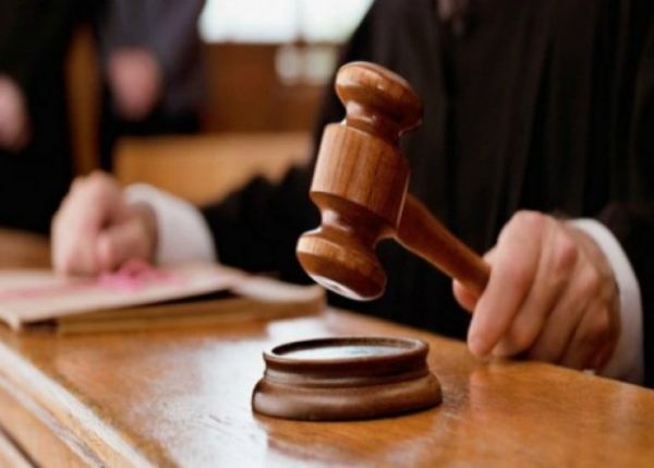 Bakıda 2 yaşlı övladını öldürmək istəyən şəxsə ağır CƏZA VERİLDİ