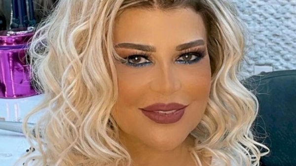 “İlk konsertimə böyük bir gül çələngi göndərmişdi“ - Müğənni