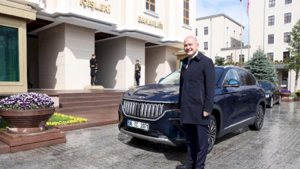 “Togg”dan istifadə edən türkiyəli nazir: “Rahat və təhlükəsizdir”