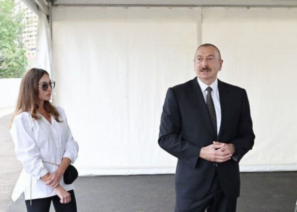 Prezident və birinci xanım yol açılışında