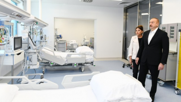Prezident və birinci xanım Salyanda Doğum Evində və Uşaq Poliklinikasında yaradılan şəraitlə tanış olub
