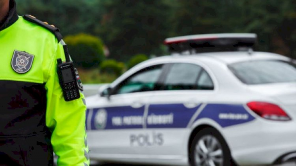 Yol polisinin gizli yerdə dayanıb, cərimə yazması qanunidir? - RƏSMİ