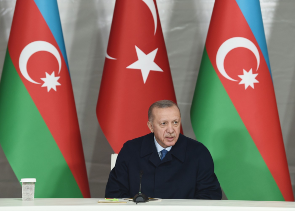 Ərdoğan Azərbaycan səfirini və xilasedicilərini təltif etdi