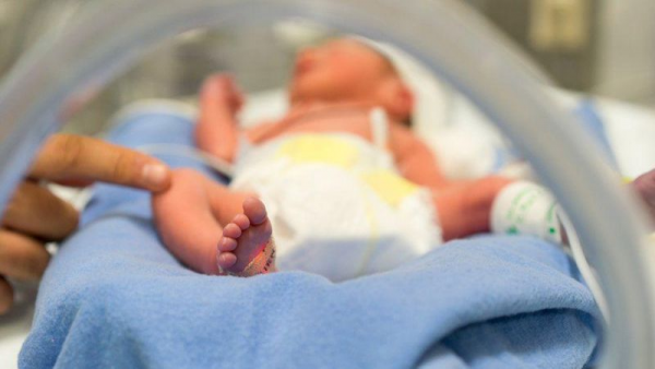 İngiltərədə ilk dəfə 3 nəfərin DNT-sini daşıyan körpə doğuldu