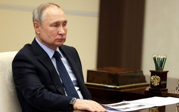 Putindən orduda xidmət edən əcnəbilərlə bağlı qərar