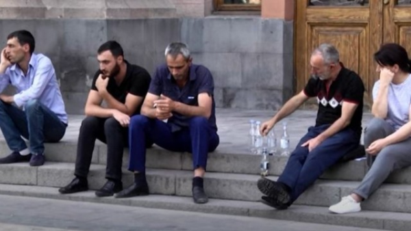 İrəvanda oturaq aksiya keçirilir - VİDEO