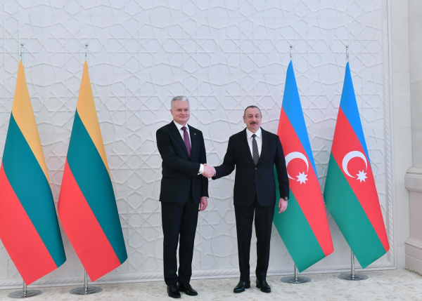 Prezidentlər mətbuata bəyanatlarla çıxış etdilər