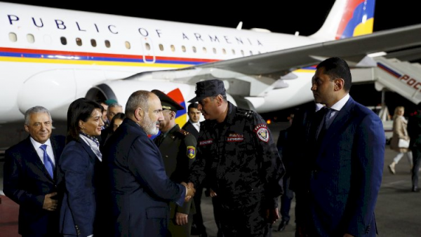 Paşinyan Moskvaya getdi - Putinlə görüşəcək