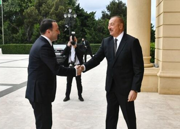 Prezident Qaribaşvilini təbrik etdi