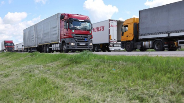 Polşa rus və belarus qeydiyyatlı yük maşınlarının sərhəddən keçməsini dayandıracaq