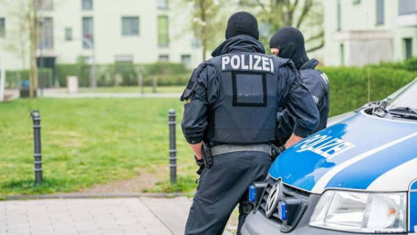 Yunanıstanda insan alveri ilə məşğul olan polislər saxlanıldı