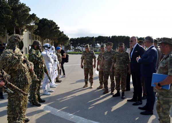 Macarıstanın müdafiə naziri Azərbaycana gəldi - FOTO