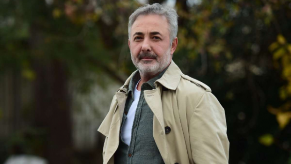 27 illik evliliyini bitirən aktyor iş qadını ilə eşq yaşayır? - FOTO