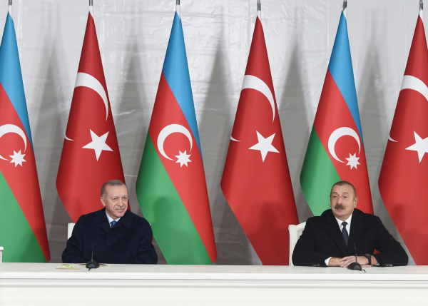 Prezidentlər mətbuata bəyanatlarla çıxış edirlər