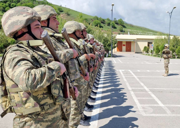 Hərbi vəzifəlilərin təlim toplanışı başa çatdı