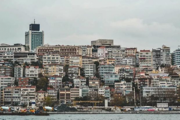 Türkiyədə ən çox daşınmaz əmlak alanlar məlum olub