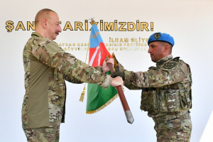 İlham Əliyev MN-in komando hərbi hissəsində YENİLƏNİB/FOTOLAR