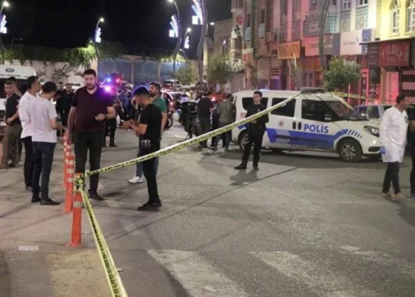 Türk polis qohumlar arasındakı davada bıçaqlandı - Yaralılar var