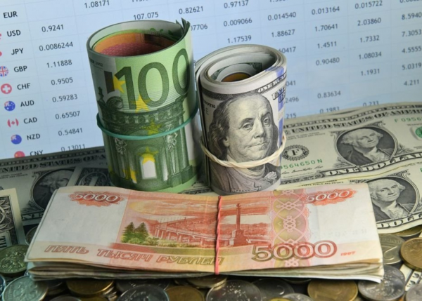 Rubl dollar və avro qarşısında 16 ayın minimumuna enib