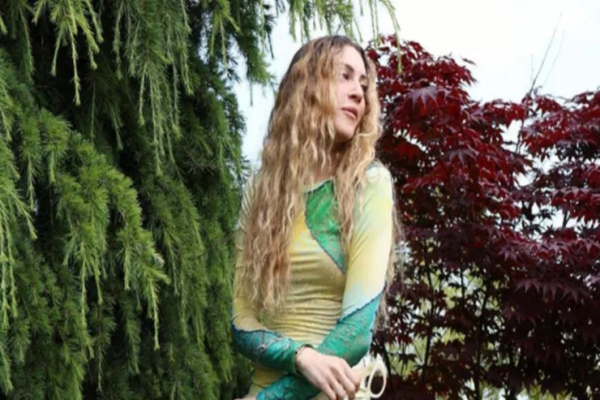 Sinem Kobaldan yeni pozalar - FOTO
