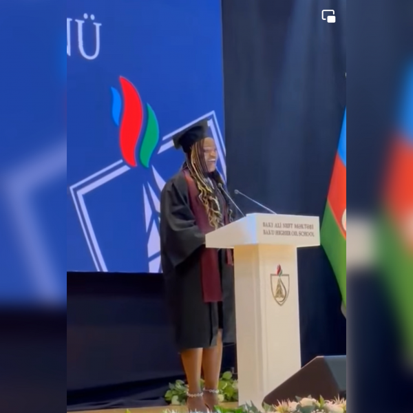 Nigeriyalı məzun çıxışını “Sarı gəlin”lə yekunlaşdırdı