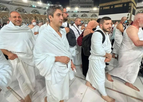 "Kurtlar Vadisi"nin "Polad Ələmdar"ı Həcc ziyarətində - FOTO