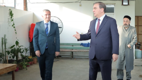 İcra başçısının avtomobilinin qarşısını kəsmək istəyən vəzifəli şəxs həbs edildi (TƏFƏRRÜAT)