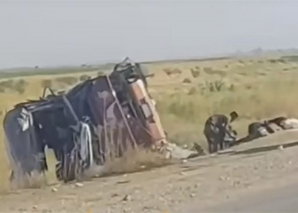 İranlı zəvvarların avtobusu tankerlə toqquşdu - Ölənlər var